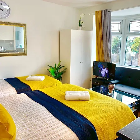 Apartment London Apartments, Private Bathrooms And Parking *