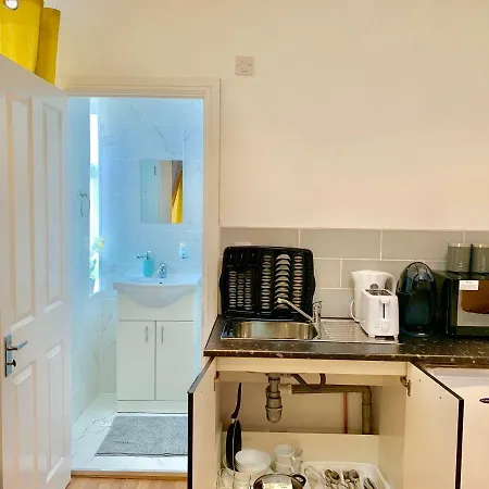Apartment London Apartments, Private Bathrooms And Parking *