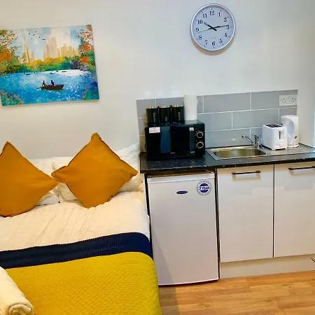 London Apartments, Private Bathrooms And Parking Apartment