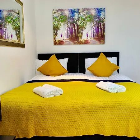 London Apartments, Private Bathrooms And Parking Apartment