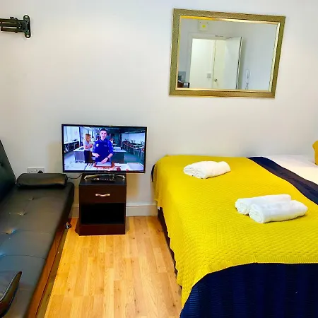 Apartment London Apartments, Private Bathrooms And Parking
