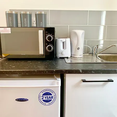 London Apartments, Private Bathrooms And Parking * Ilford