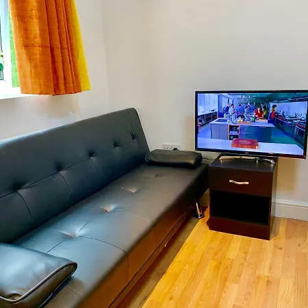 Apartment London Apartments, Private Bathrooms And Parking