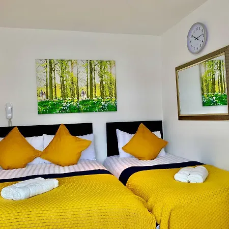 London Apartments, Private Bathrooms And Parking *