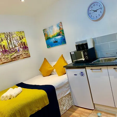 London Apartments, Private Bathrooms And Parking
