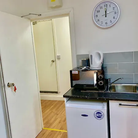 London Apartments, Private Bathrooms And Parking