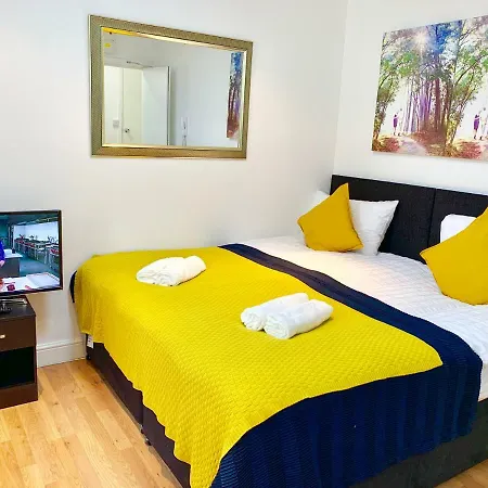 London Apartments, Private Bathrooms And Parking *