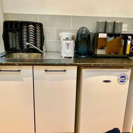 London Apartments, Private Bathrooms And Parking Apartment Ilford