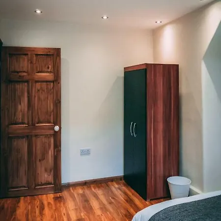 Quality Stay,2 Bed Near The Centre, 2min Walk From Metro Station London