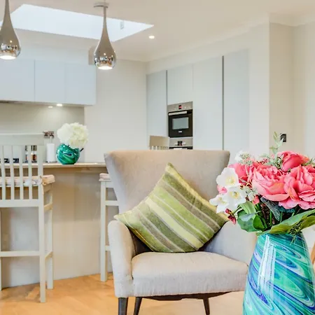 Concord Kew Heathrow London Apartment *
