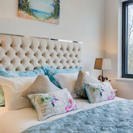 Concord Kew Heathrow London Apartment *