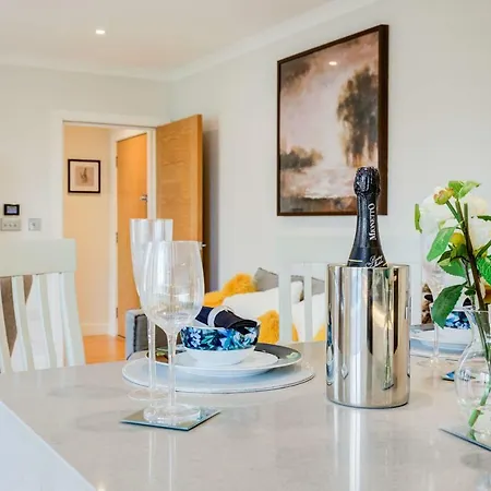 Concord Kew Heathrow London Apartment *