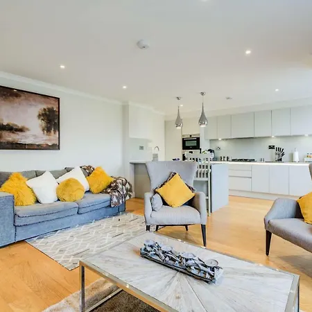 Concord Kew Heathrow London Apartment *