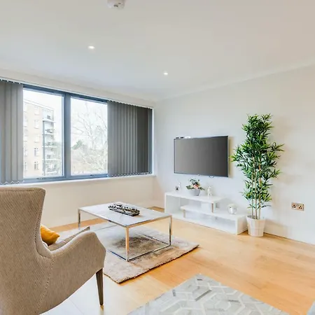 Concord Kew Heathrow London Apartment *