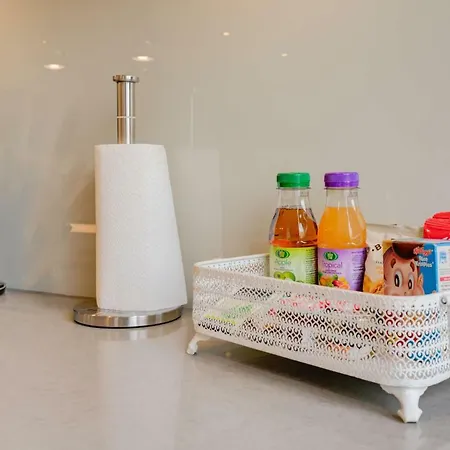 Concord Kew Heathrow London Apartment *