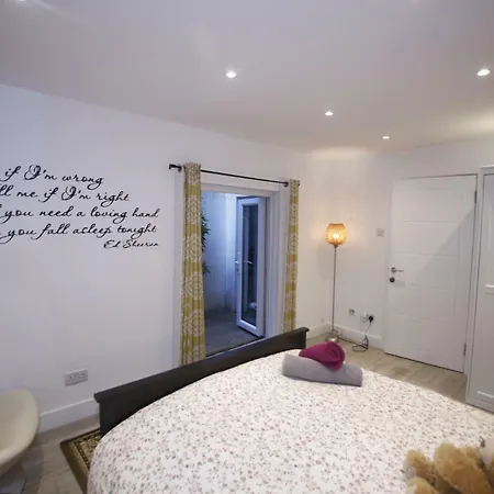 Cosy Marylebone Two Bedrooms * London