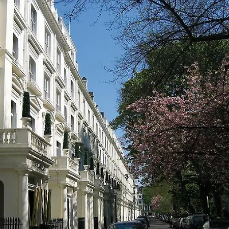 Hotel The Caesar London