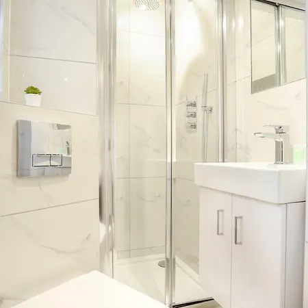 Queensborough Terrace Serviced By Concept