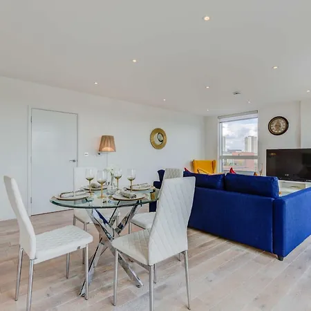 아파트 Riverfront: 2 Bed In London - Parking