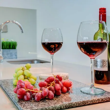 Concord Kew Heathrow London Apartment *