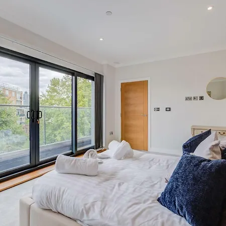 Concord Kew Heathrow London Apartment