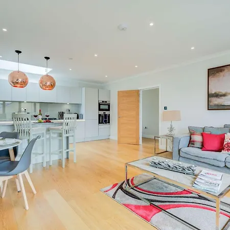 Concord Kew Heathrow London Apartment