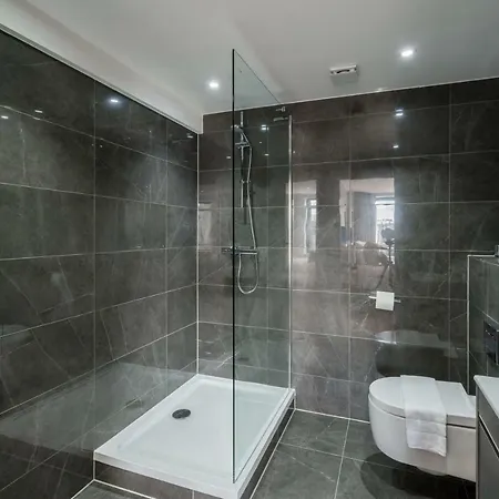 The Carlyle - Stunning Serviced *