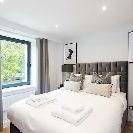 The Carlyle - Stunning Serviced * London