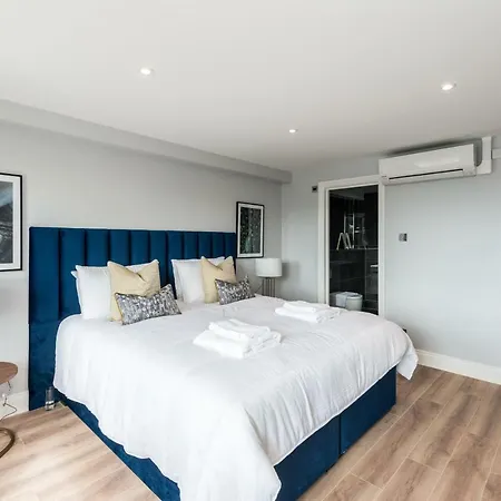 The Carlyle - Stunning Serviced Apartment *
