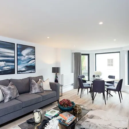 The Carlyle - Stunning Serviced * London