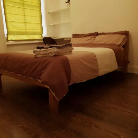 Homestay In Queen's Park London