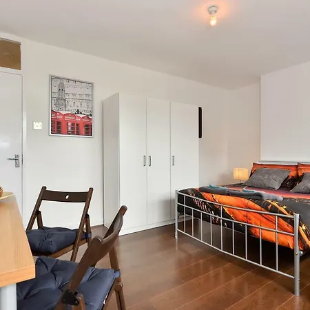 Homestay Tower Bridge - 8 *