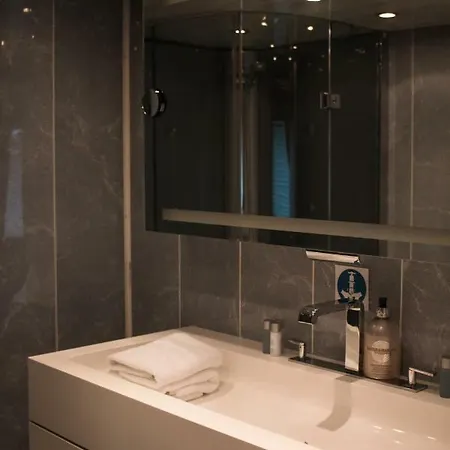Absolute Pleasure Yacht Hotel 4*