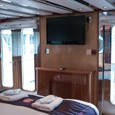 Hotel Absolute Pleasure Yacht 4*