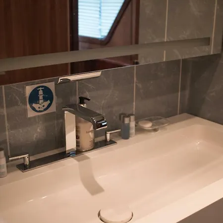 Absolute Pleasure Yacht Hotel Londyn