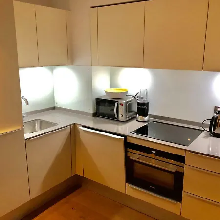 Eye Suites Apartment *