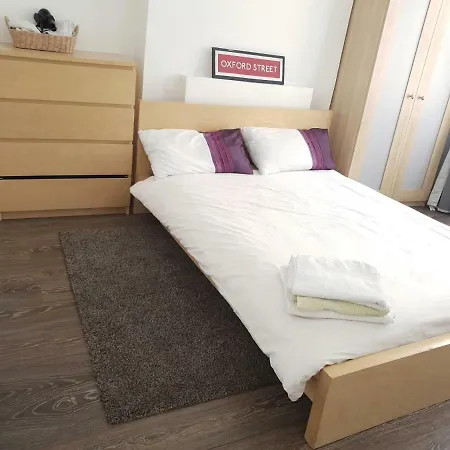 In Queen's Park Homestay London