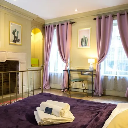 House Of Sebastiao Maria - The Townhouse Guest house London