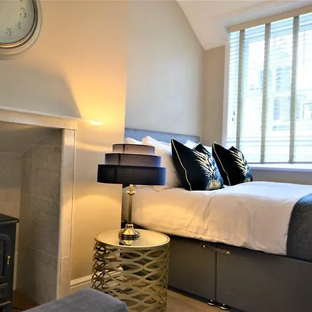 Marble Arch Studio Apartment *