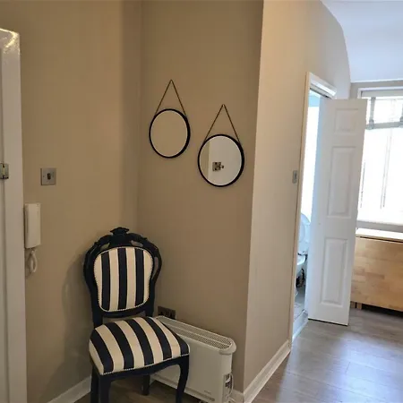 Marble Arch Studio Apartment *