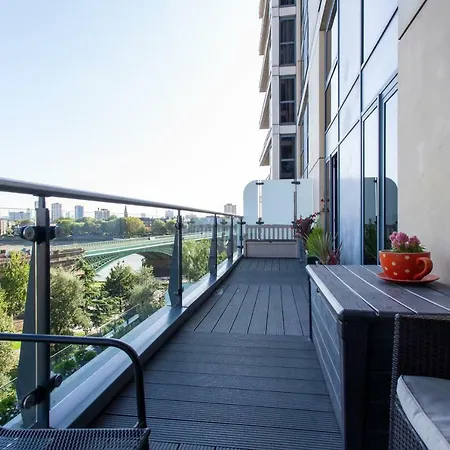 Thames View Apartment, Imperial Wharf Apartment *