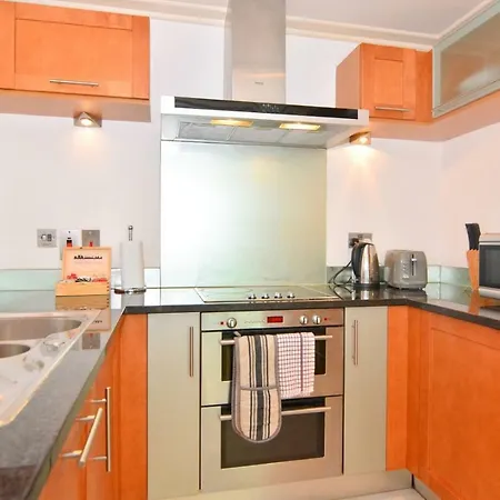 Canary Wharf - Corporate Riverside Apartments Apartment
