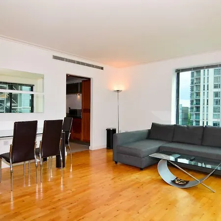Canary Wharf - Corporate Riverside Apartments * London