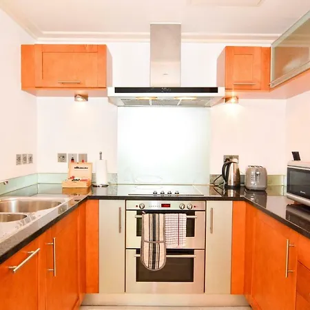 Canary Wharf - Corporate Riverside Apartments London