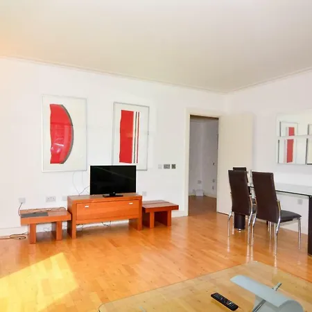 Canary Wharf - Corporate Riverside Apartments Apartment London