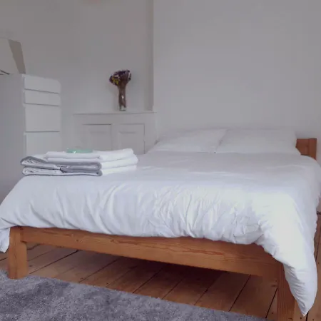 Homestay In Queen's Park *