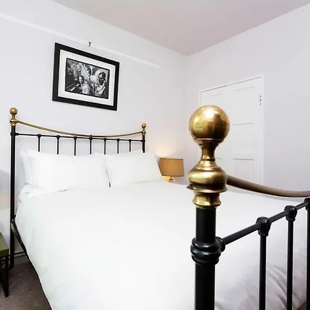 Veeve - Portobello Yellow * London