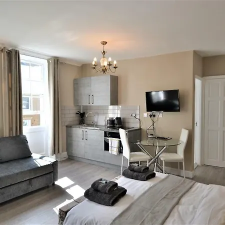 Marble Arch Studio Apartment *