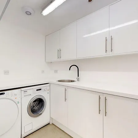 Amazingly Luxurious Loft Apartment, Soho - 3 Bedrooms, 2 Bath & Office London