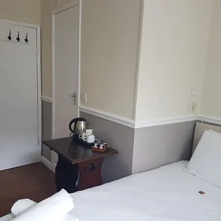Nocleg ze śniadaniem Tourian Lounge Hotel